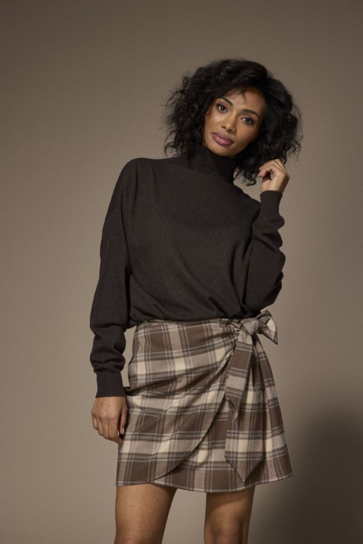 SELAH Turtleneck 040 Dark Brown